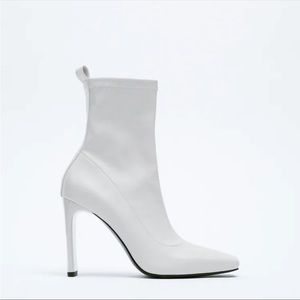 Zara NWT white heeled ankle boots
